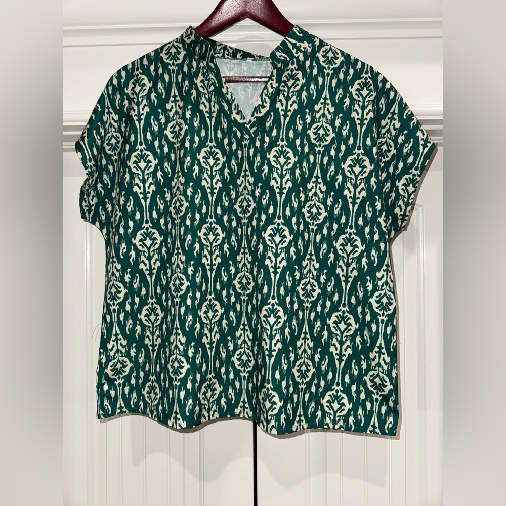 Bold & Beautiful Green & White Short Sleeve Blouse • XL (Fits Like L)